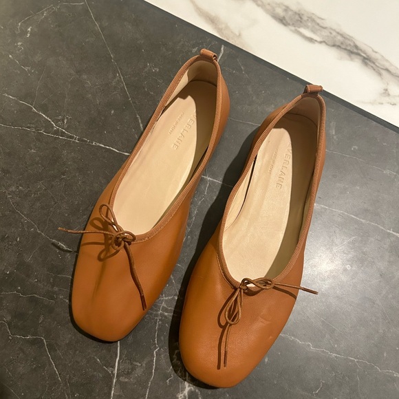 EVERLANE The Italian Leather Day Ballet Flat
NWOB size 7.5 - Picture 3 of 9